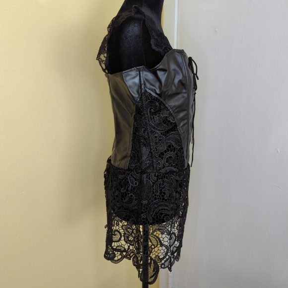 Lace and faux leather corset top - Picture 3 of 4